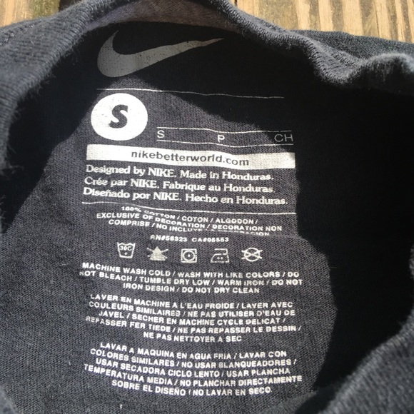 Boys Nike tee - Picture 3 of 3